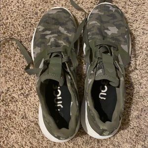 Euc women’s camo adidas running shoes